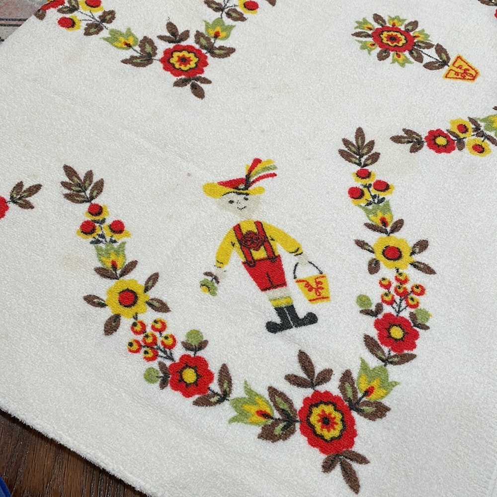 Vintage terrycloth tablecloth - Picture 5 of 10
